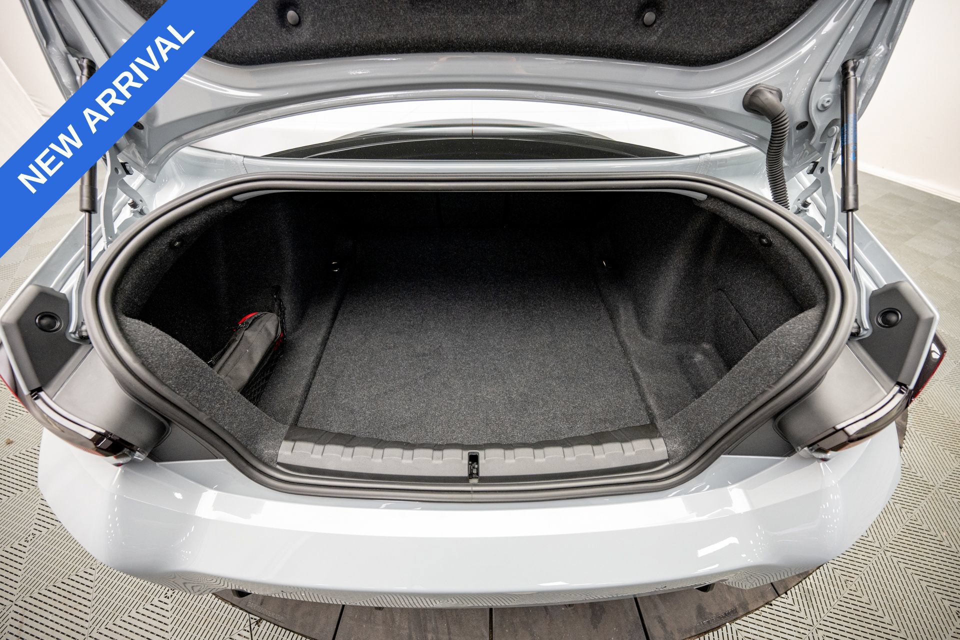 Used 2023 BMW M2 w/ Lighting Package RWD image 43