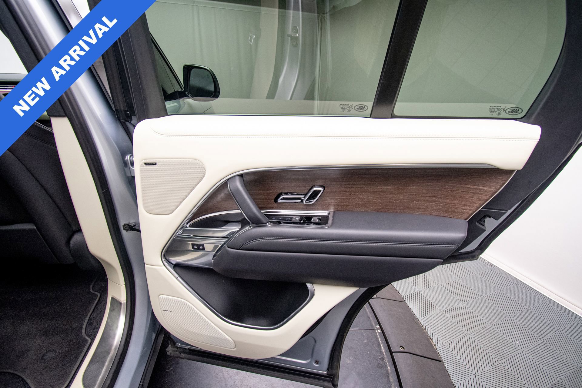 Used 2023 Land Rover Range Rover SE image 33