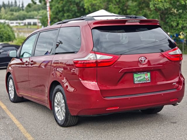 Used 2017 Toyota Sienna XLE w/ XLE Navigation Package FWD image 5