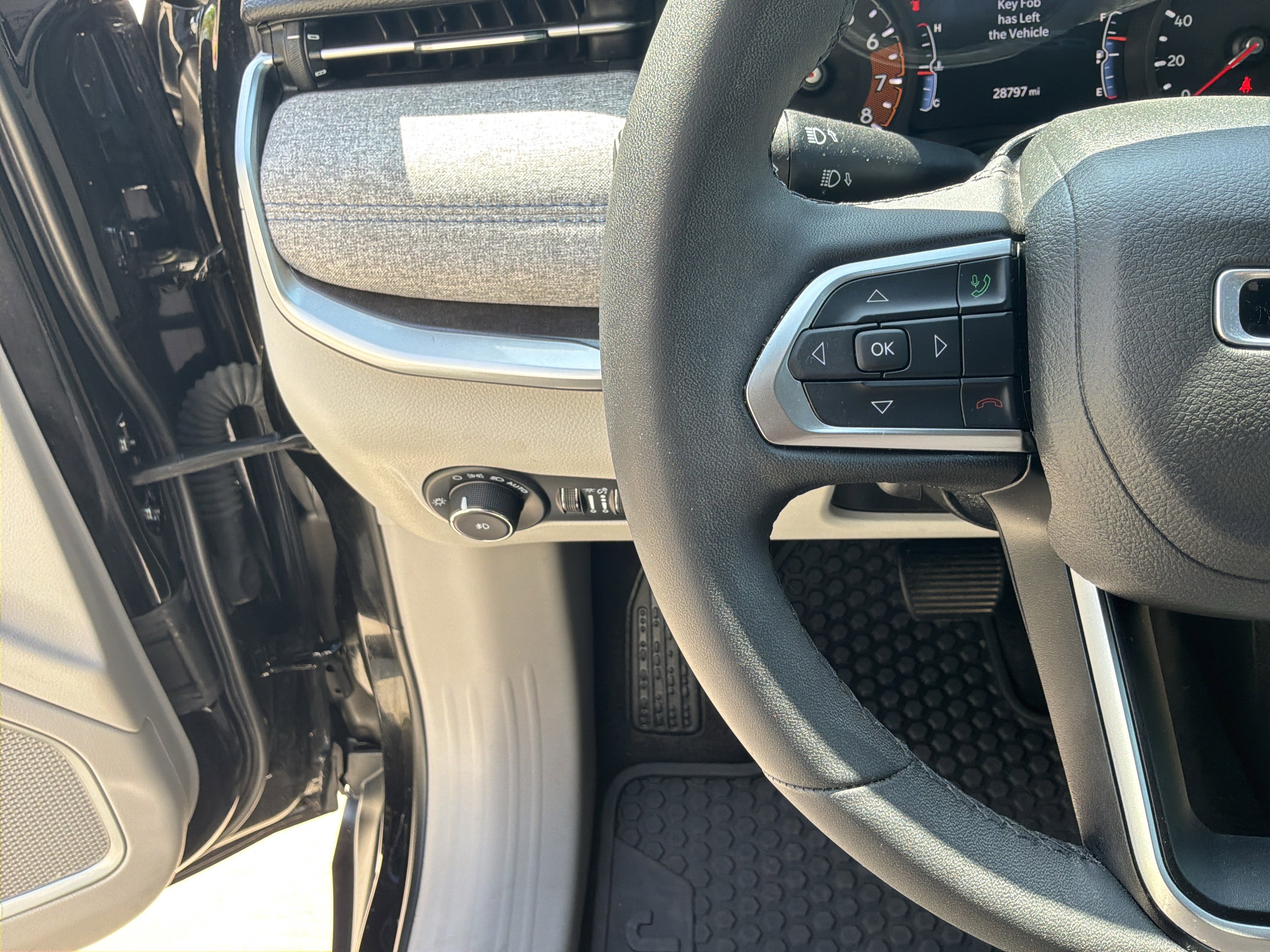 Used 2024 Jeep Compass Latitude w/ Convenience Group image 19