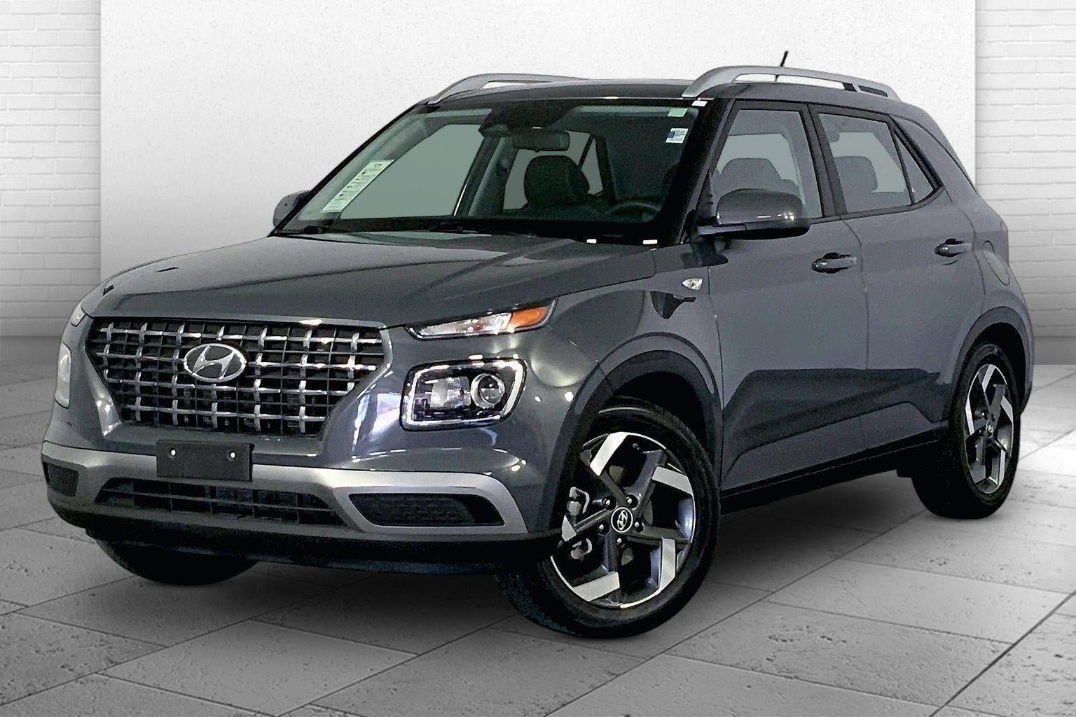 Used 2025 Hyundai Venue SEL FWD image 12