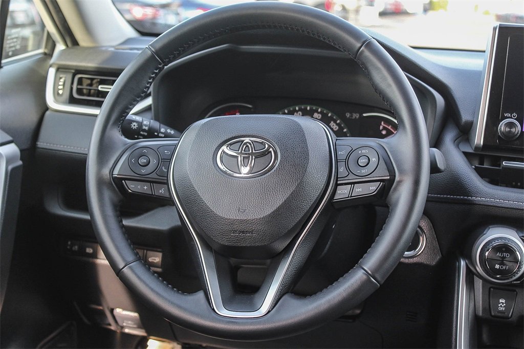 Used 2023 Toyota RAV4 XLE Premium image 15