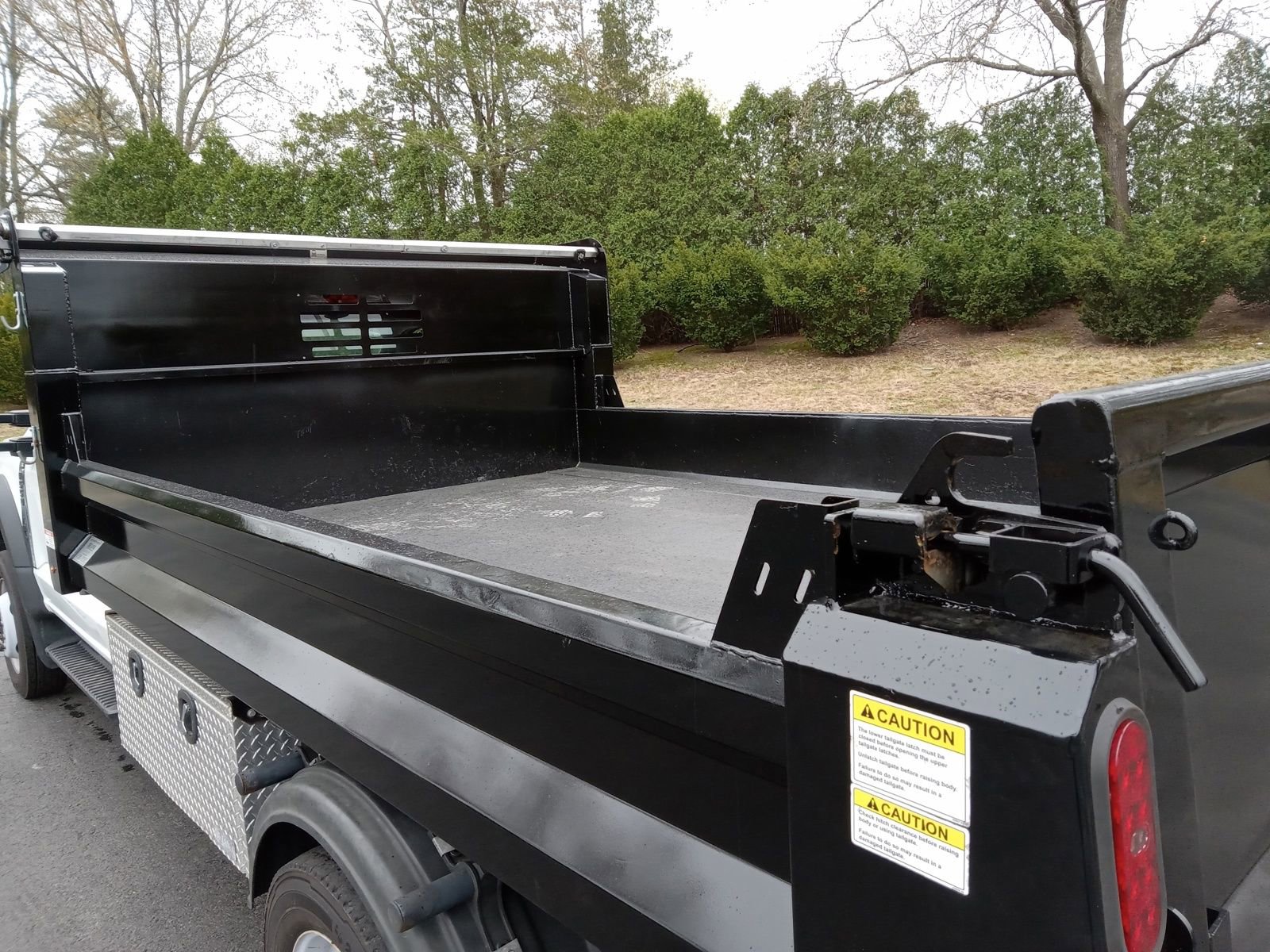 Used 2023 Ford F550 4x4 Regular Cab Super Duty image 9