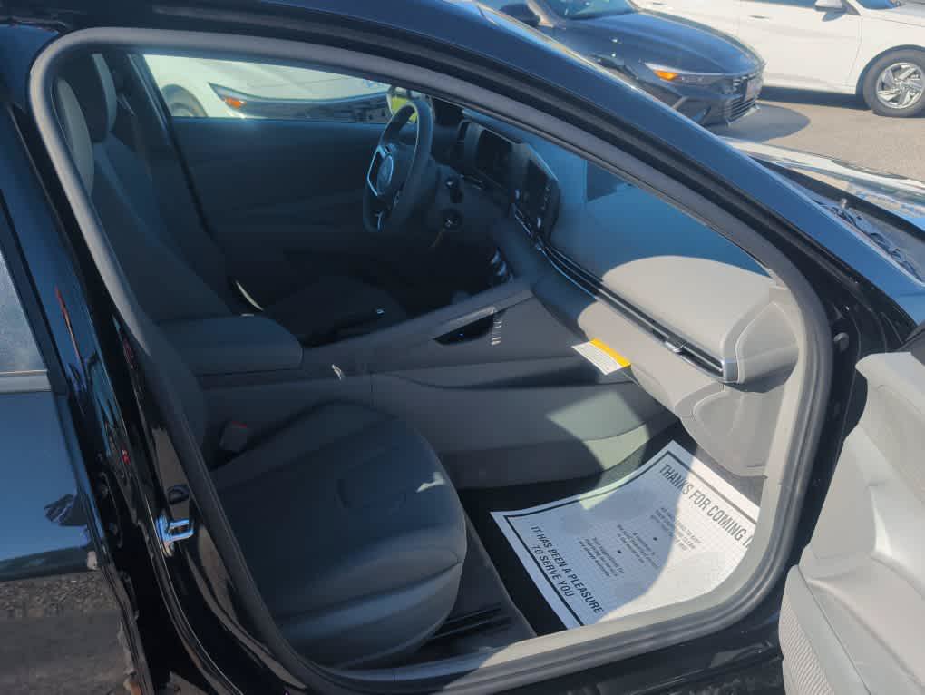 New 2026 Hyundai Elantra SE FWD image 25