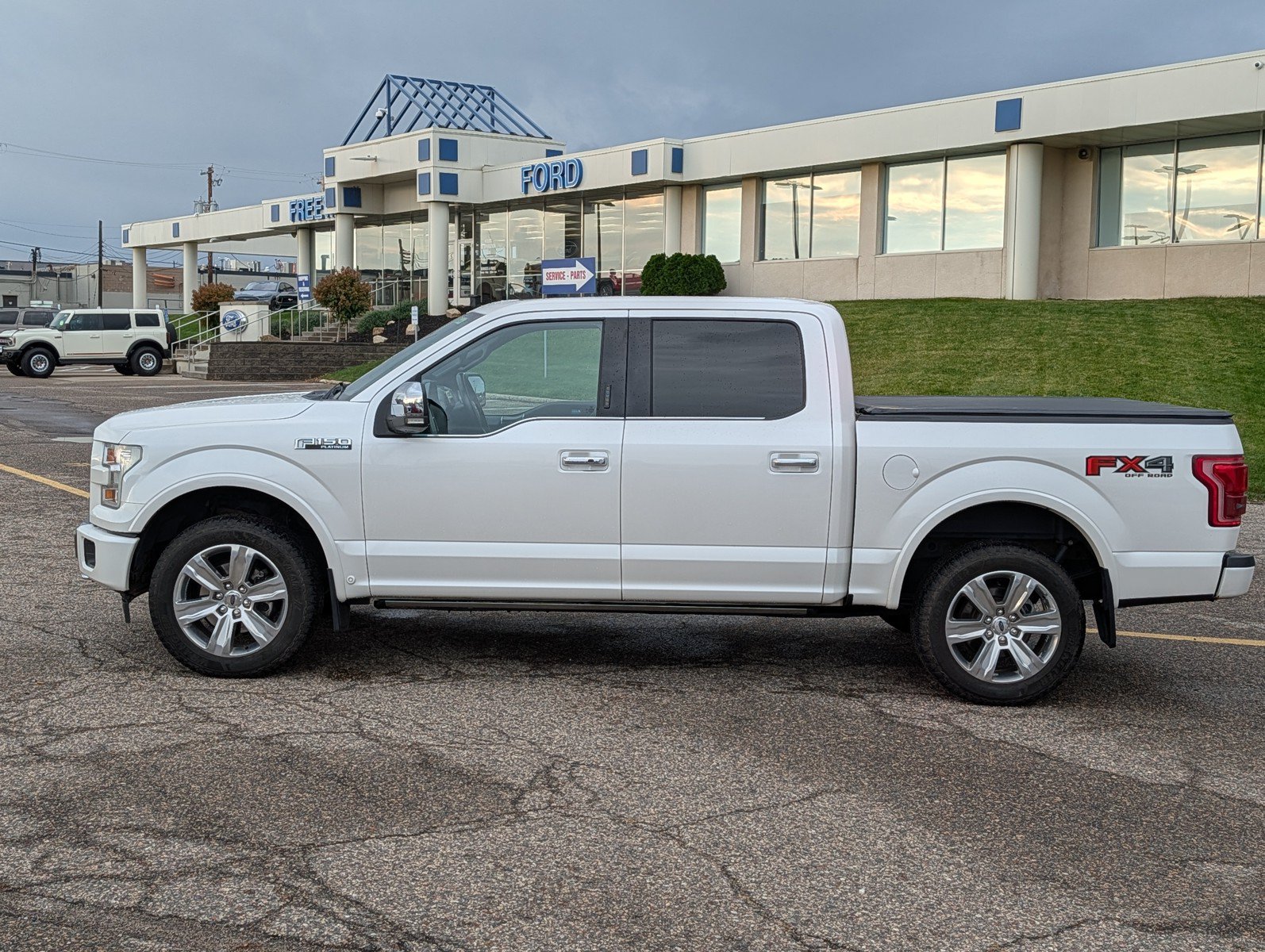 Used 2017 Ford F150 Platinum w/ Equipment Group 701A Luxury AWD/4WD image 2