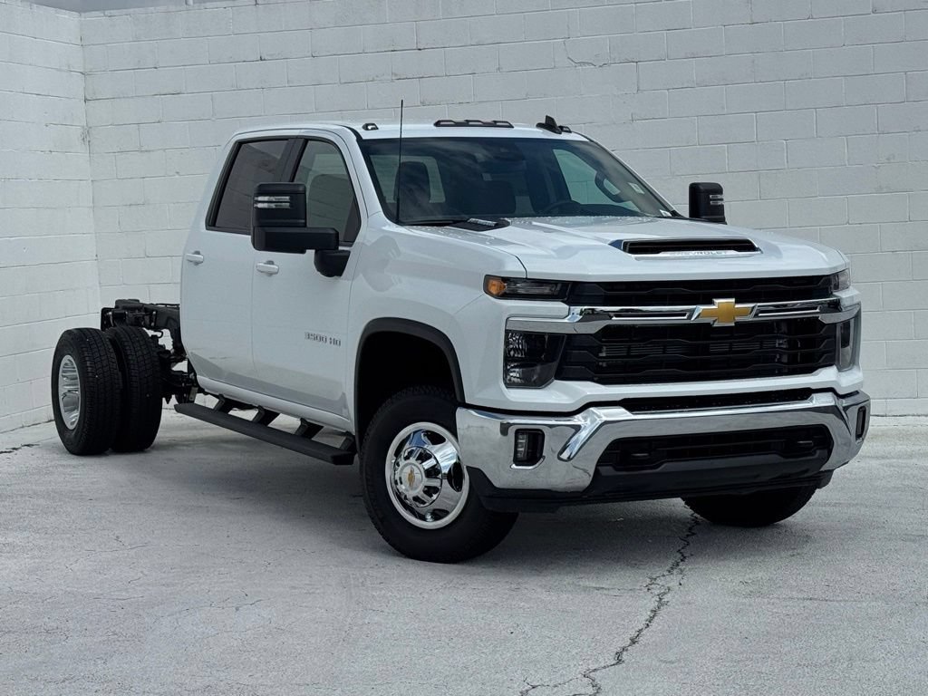 Used 2026 Chevrolet Silverado 3500 LT w/ Convenience Package AWD/4WD image 2
