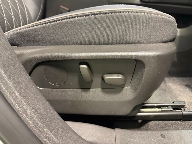 Used 2023 Buick Envision Avenir AWD/4WD image 32