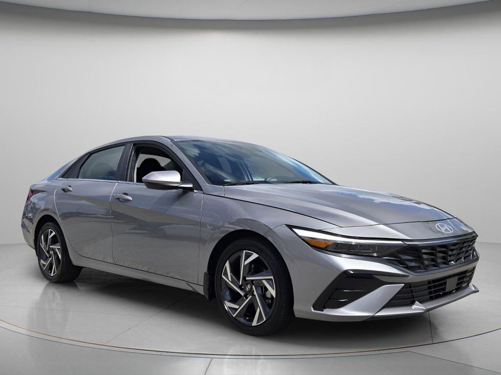 Certified 2025 Hyundai Elantra SEL FWD image 9