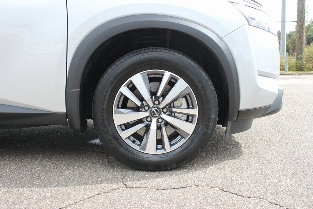 Used 2023 Nissan Pathfinder SL w/ Lighting Package (N92) image 4