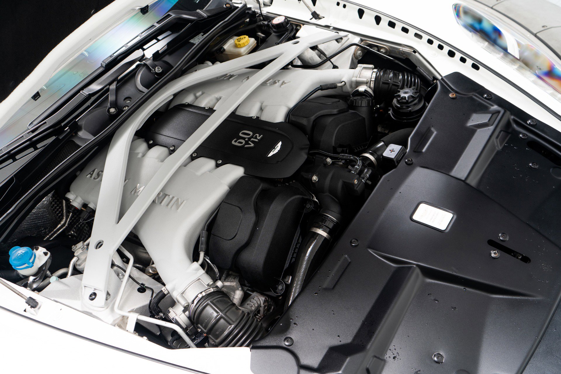 Used 2014 Aston Martin DB9 Volante image 32