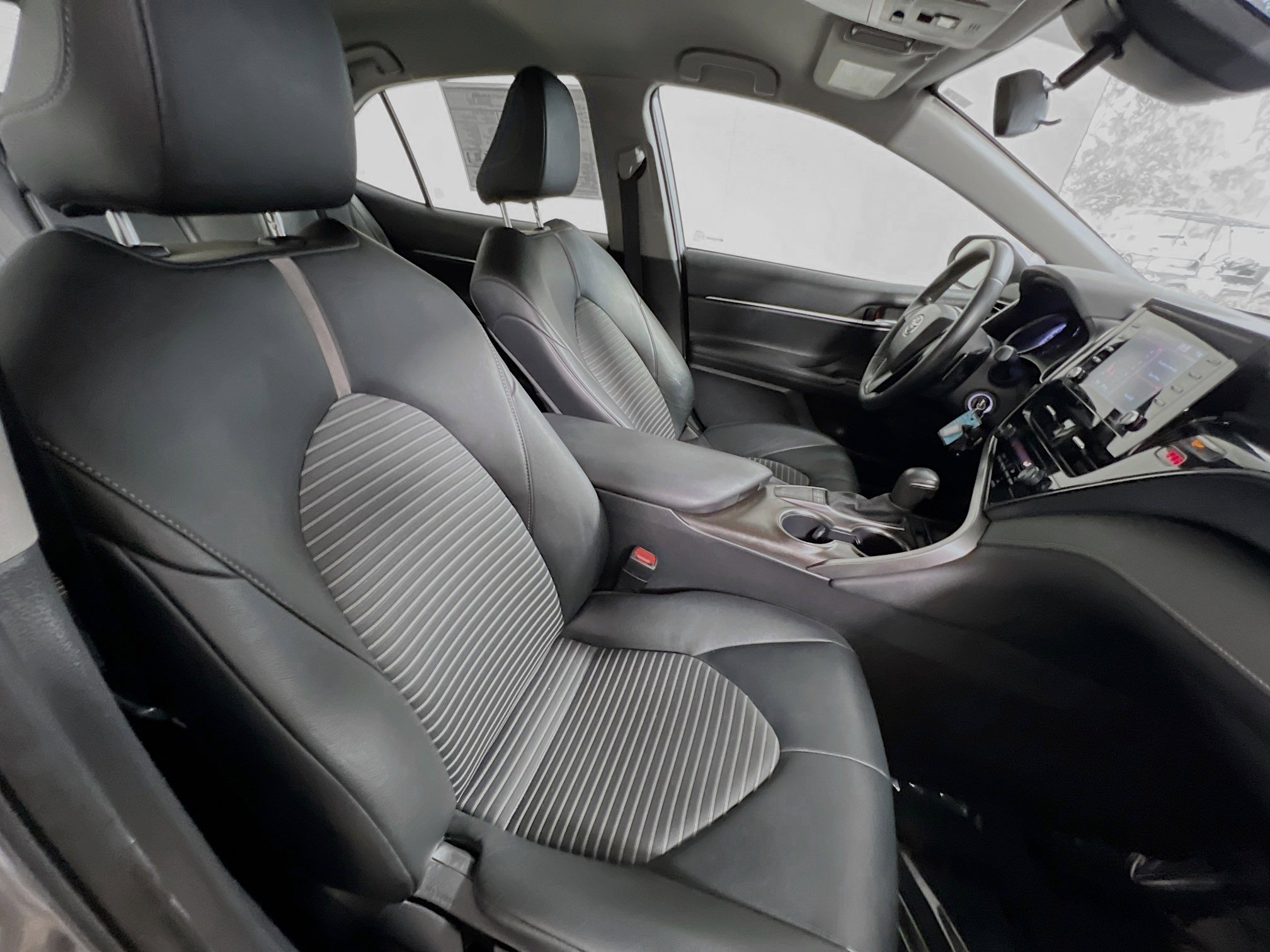 Used 2023 Toyota Camry SE image 30