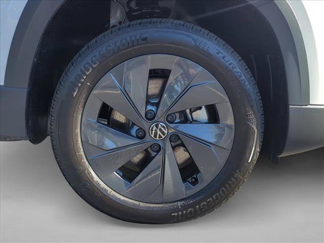 New 2027 Volkswagen Taos S FWD image 4