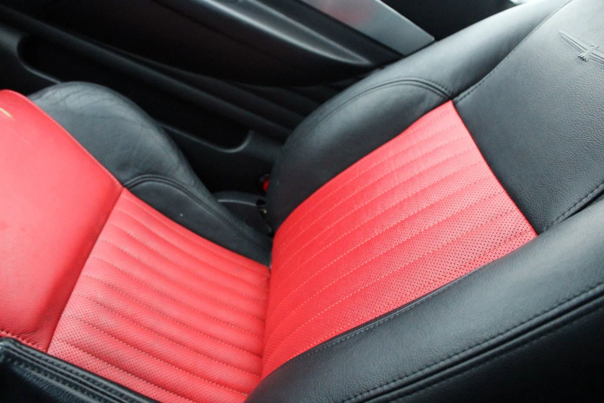 Used 2004 Ford Thunderbird image 21