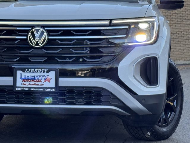 Used 2024 Volkswagen Atlas Peak Edition SE image 33