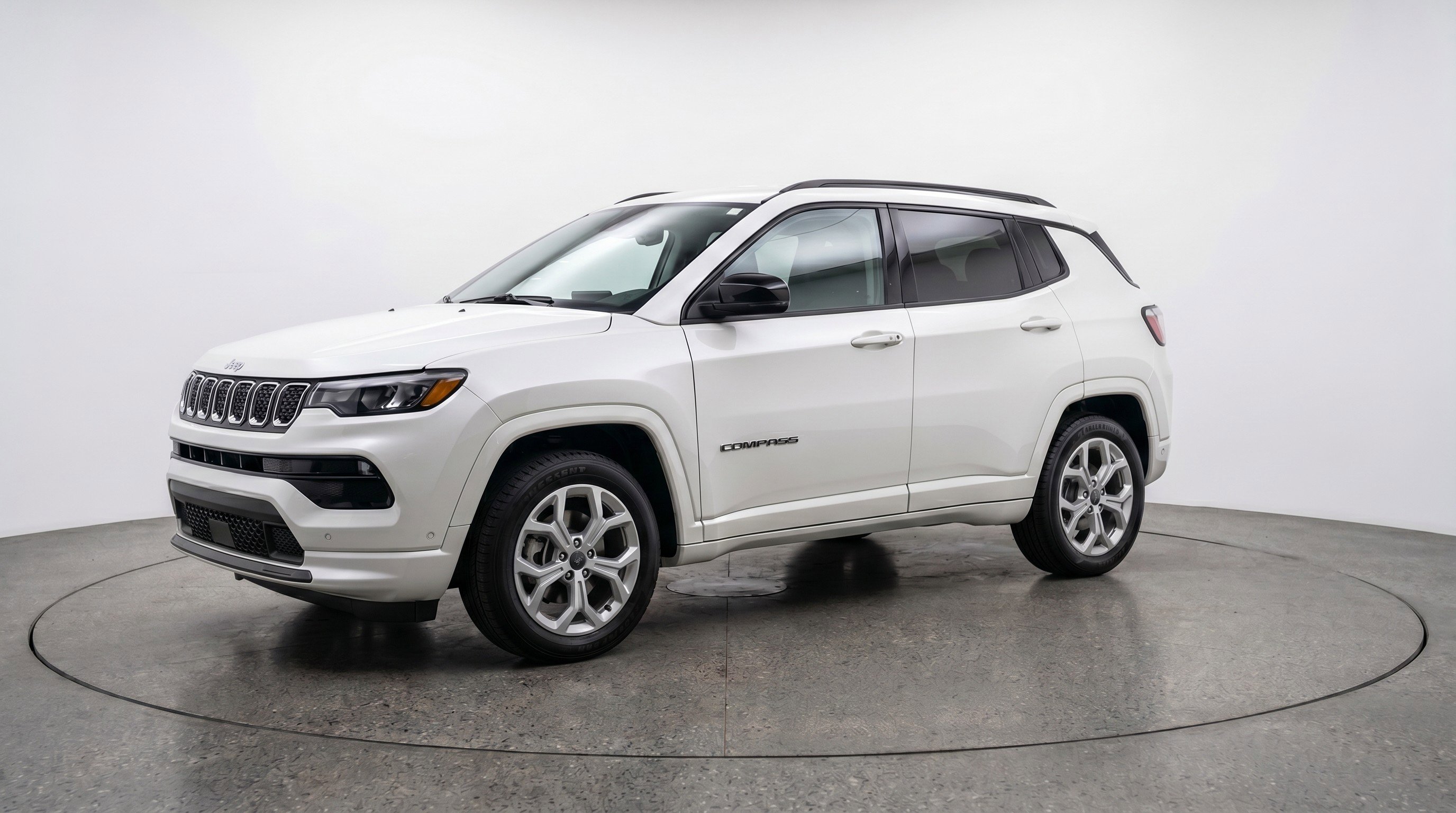 Used 2025 Jeep Compass Latitude AWD/4WD image 3