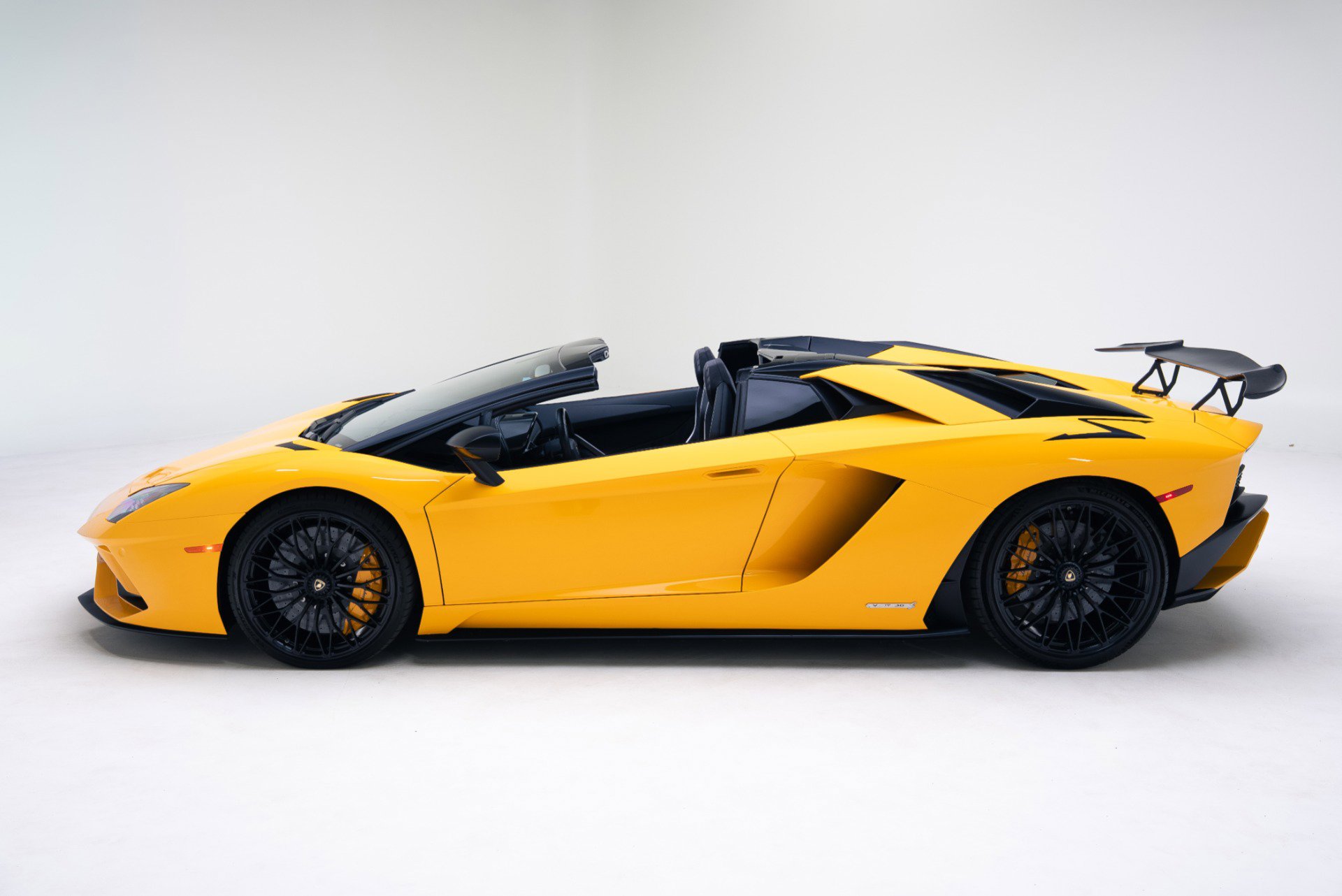 Used 2018 Lamborghini Aventador S image 17
