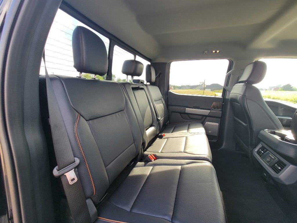 New 2025 Ford F250 Lariat w/ Black Appearance Package image 34
