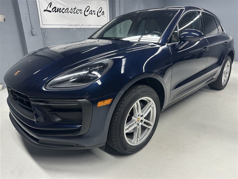 Used 2023 Porsche Macan AWD/4WD image 1
