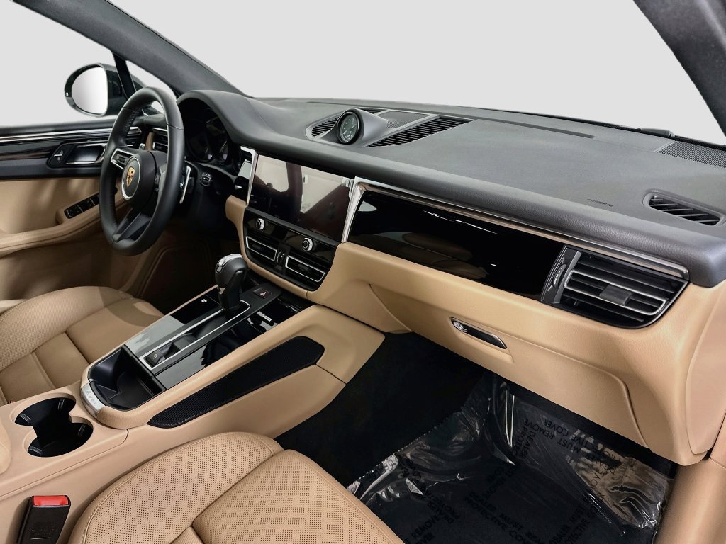 Certified 2026 Porsche Macan AWD/4WD image 31