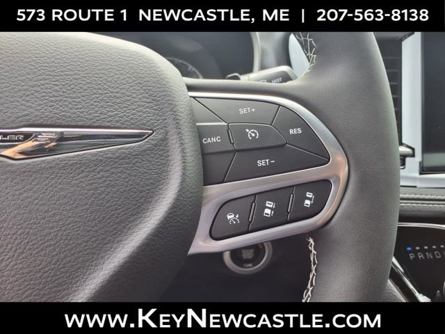 New 2025 Chrysler Pacifica Select w/ Fav Edition Package FWD image 11