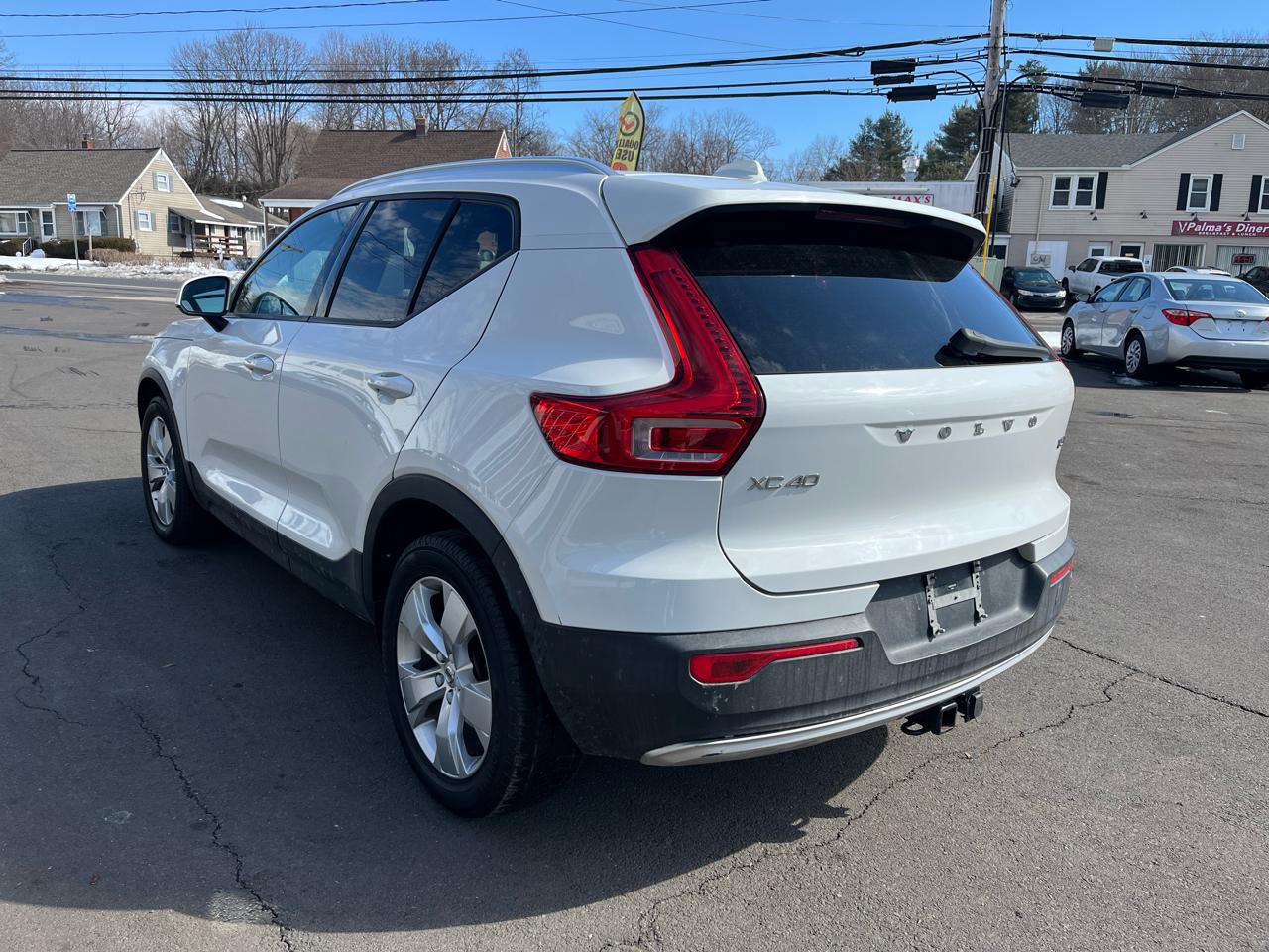Used 2019 Volvo XC40 T5 Momentum image 3