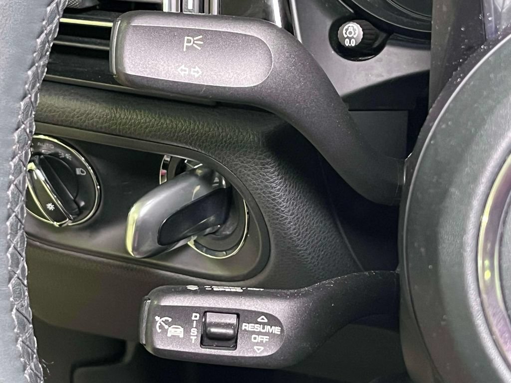 Certified 2023 Porsche Macan AWD/4WD image 39