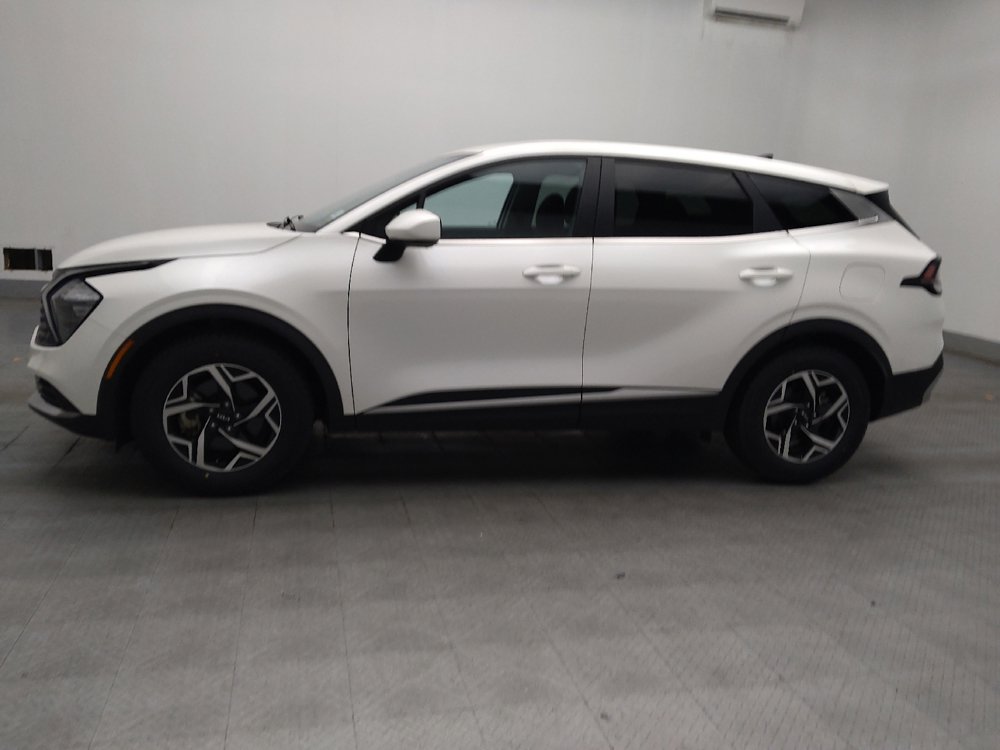 Used 2023 Kia Sportage LX FWD image 2