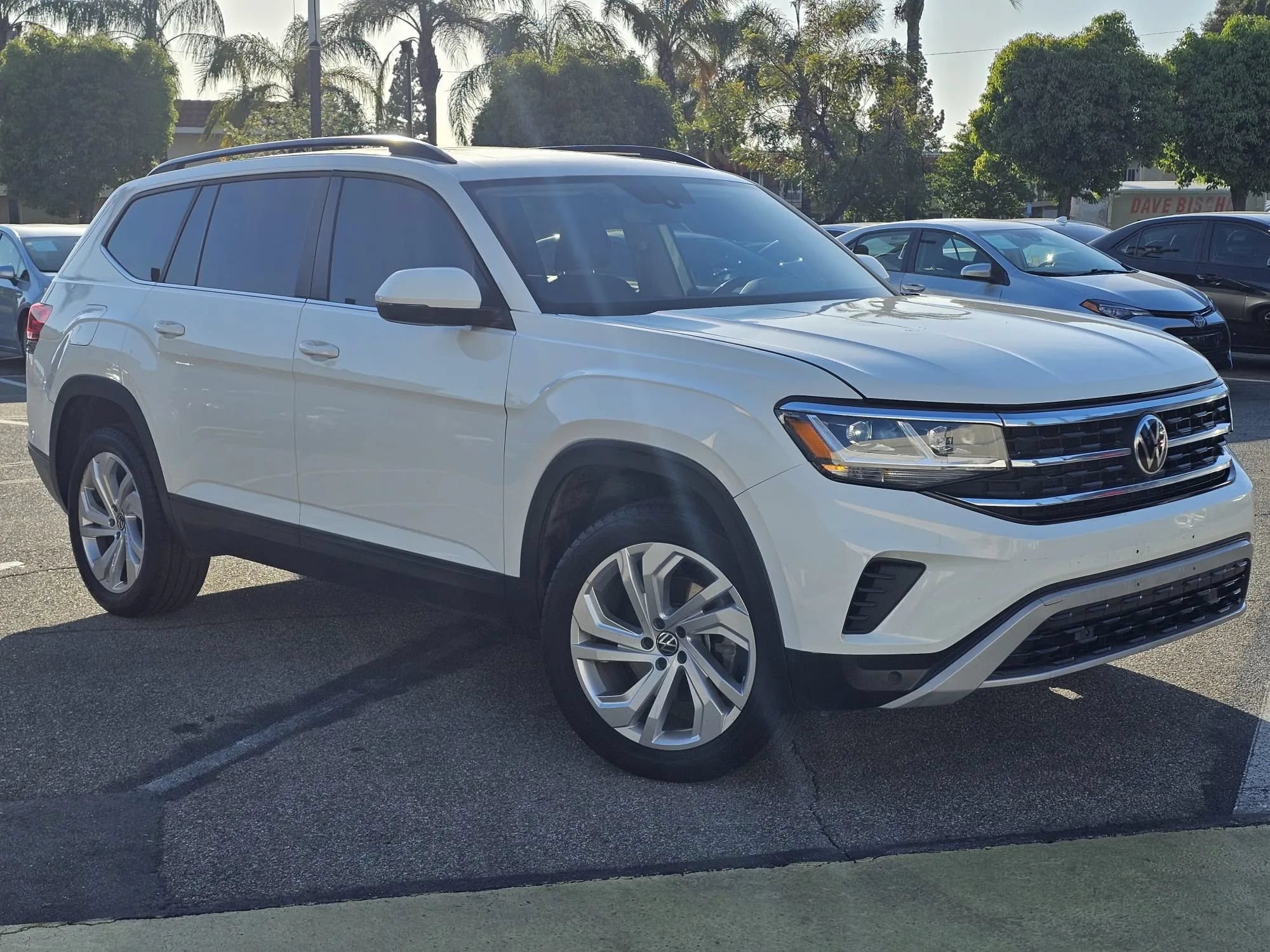 Used 2021 Volkswagen Atlas SE w/ Panoramic Sunroof Package FWD image 4