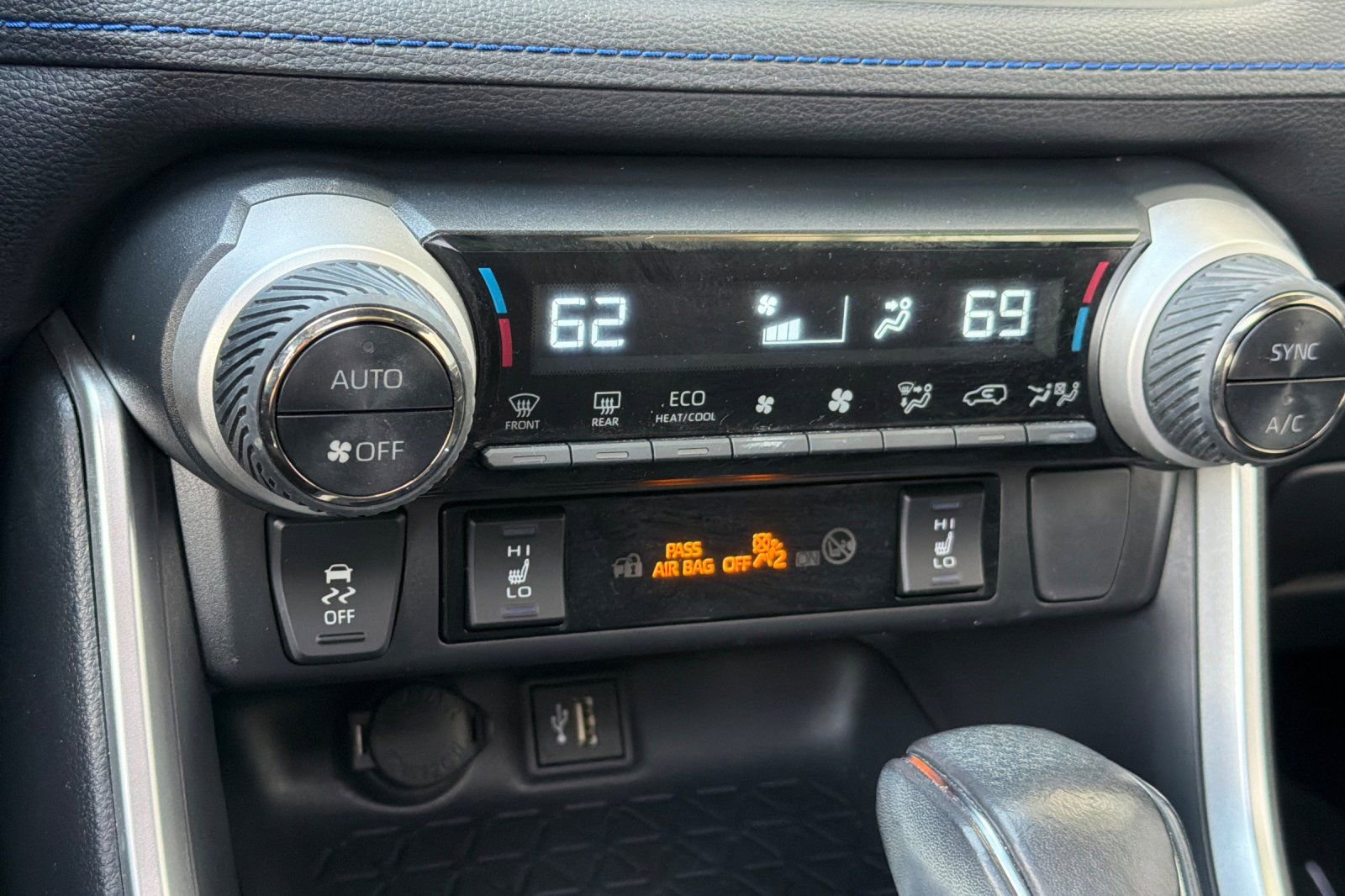 Used 2023 Toyota RAV4 SE w/ Convenience Package image 17