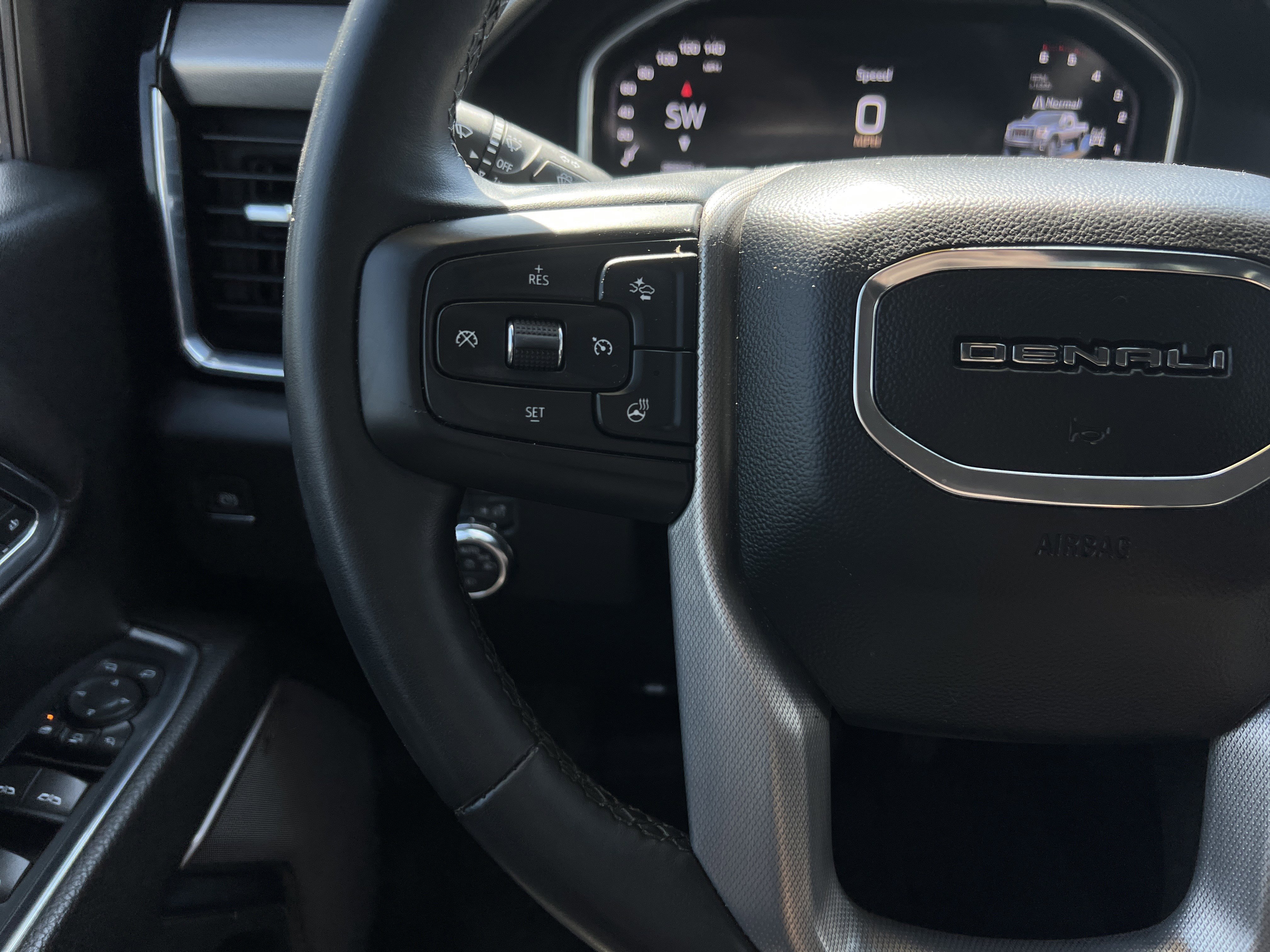 Used 2024 GMC Sierra 2500 Denali w/ Denali Reserve Package image 19