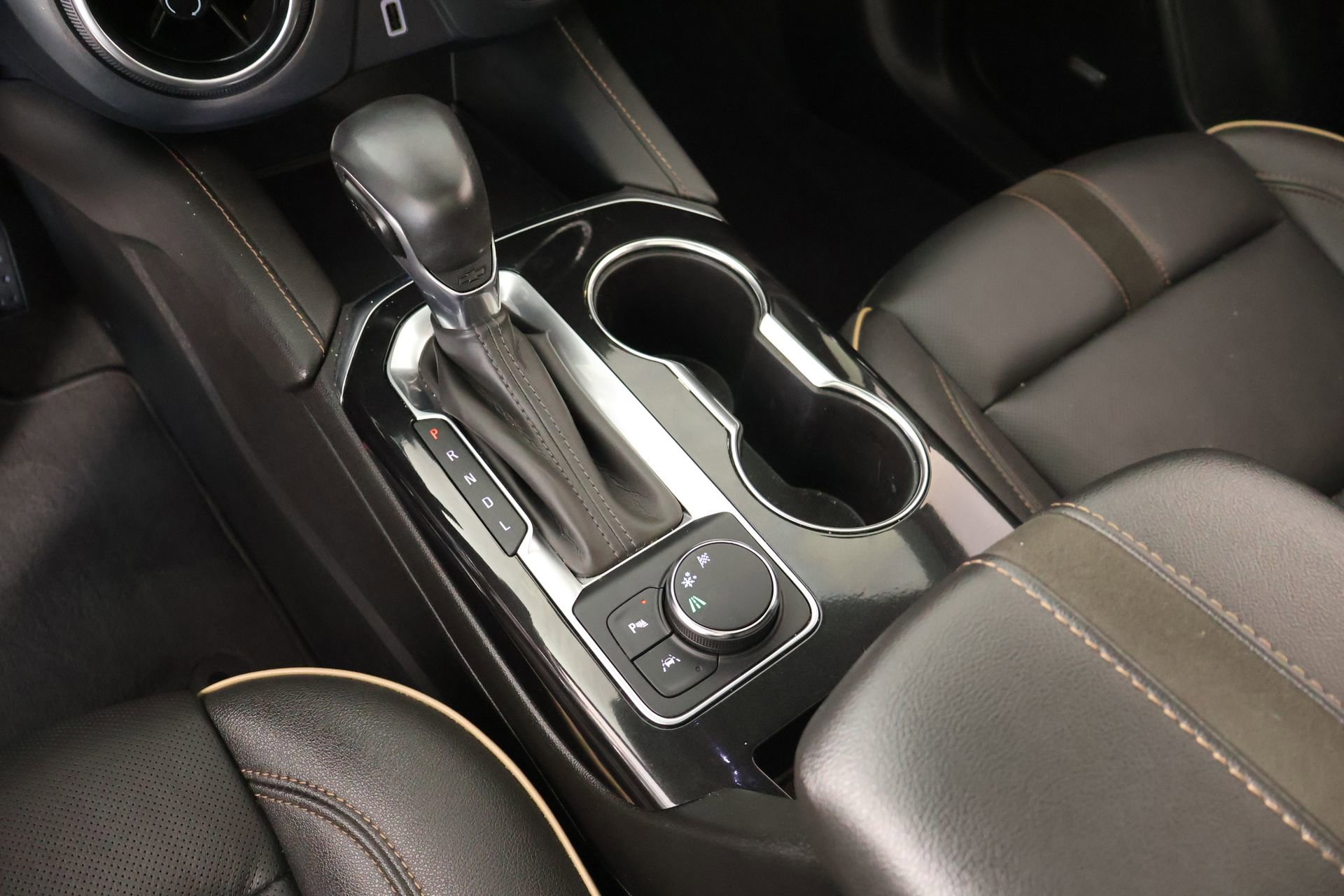 Used 2022 Chevrolet Blazer Premier w/ Enhanced Convenience Package FWD image 8