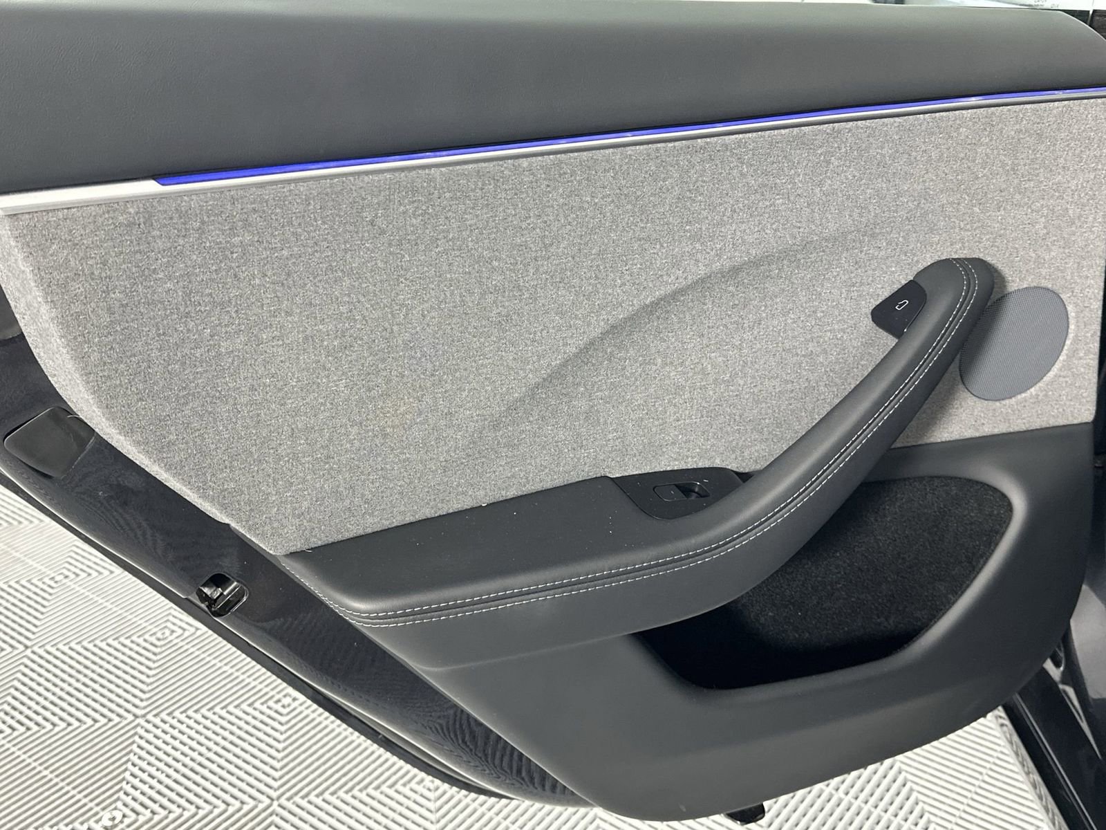 Used 2024 Tesla Model 3 Standard Range RWD image 29