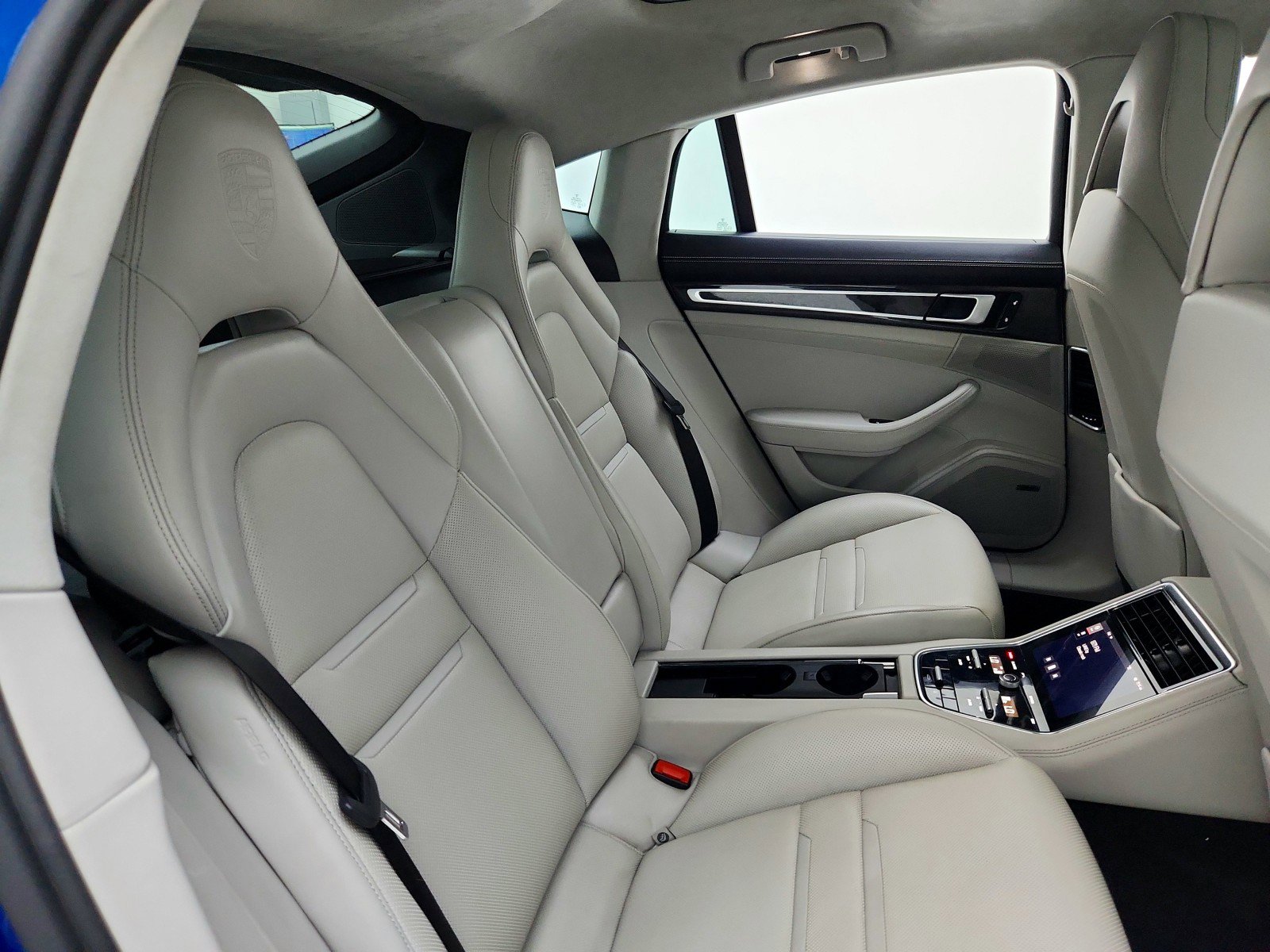Used 2018 Porsche Panamera 4 AWD/4WD image 32
