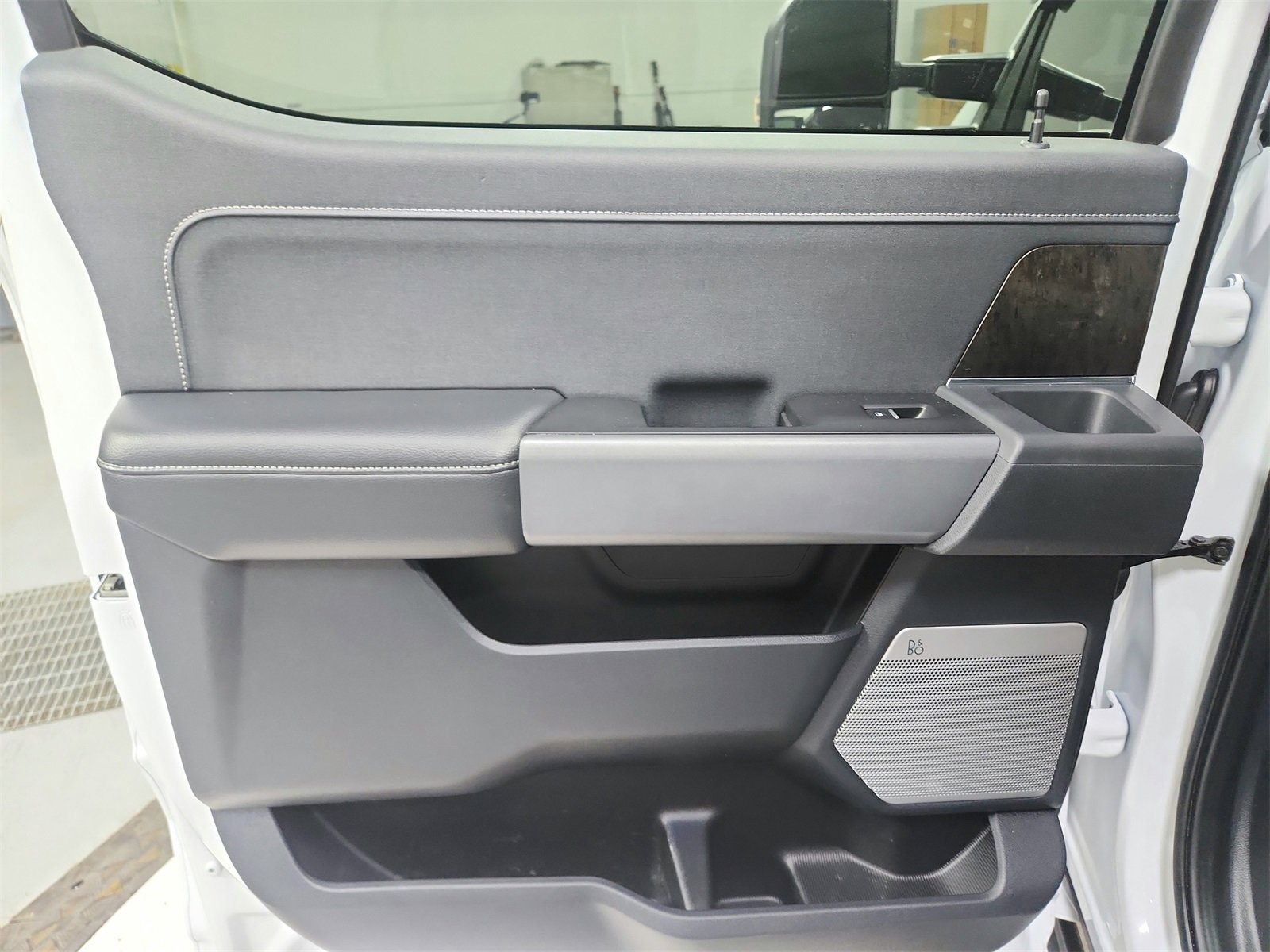 Used 2024 Ford F250 Lariat w/ Sport Appearance Package image 39