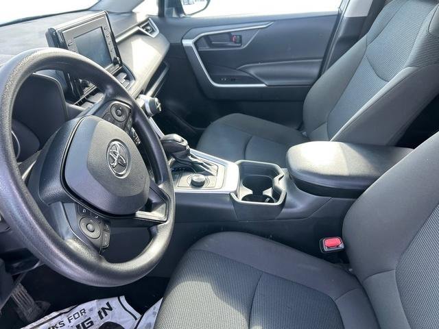 Used 2021 Toyota RAV4 LE image 3