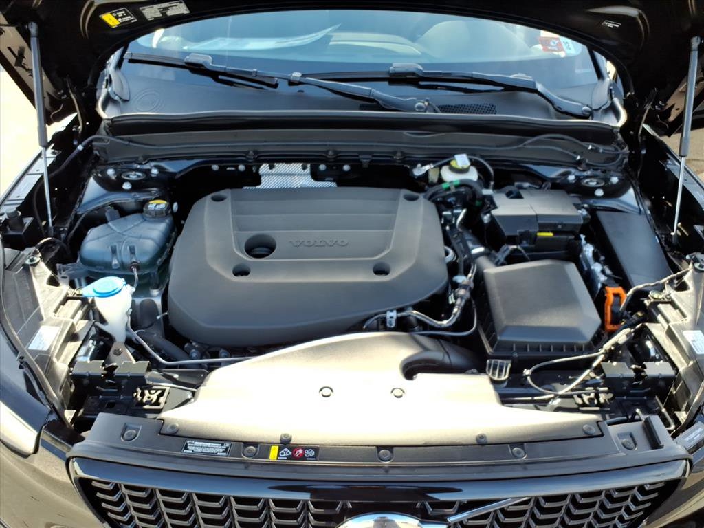 Certified 2026 Volvo XC40 B5 Core w/ Climate Package image 9