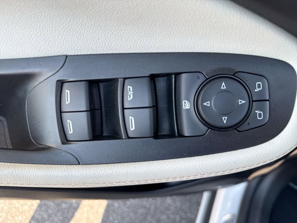Used 2025 Buick Encore GX Avenir w/ Avenir Technology Package FWD image 22