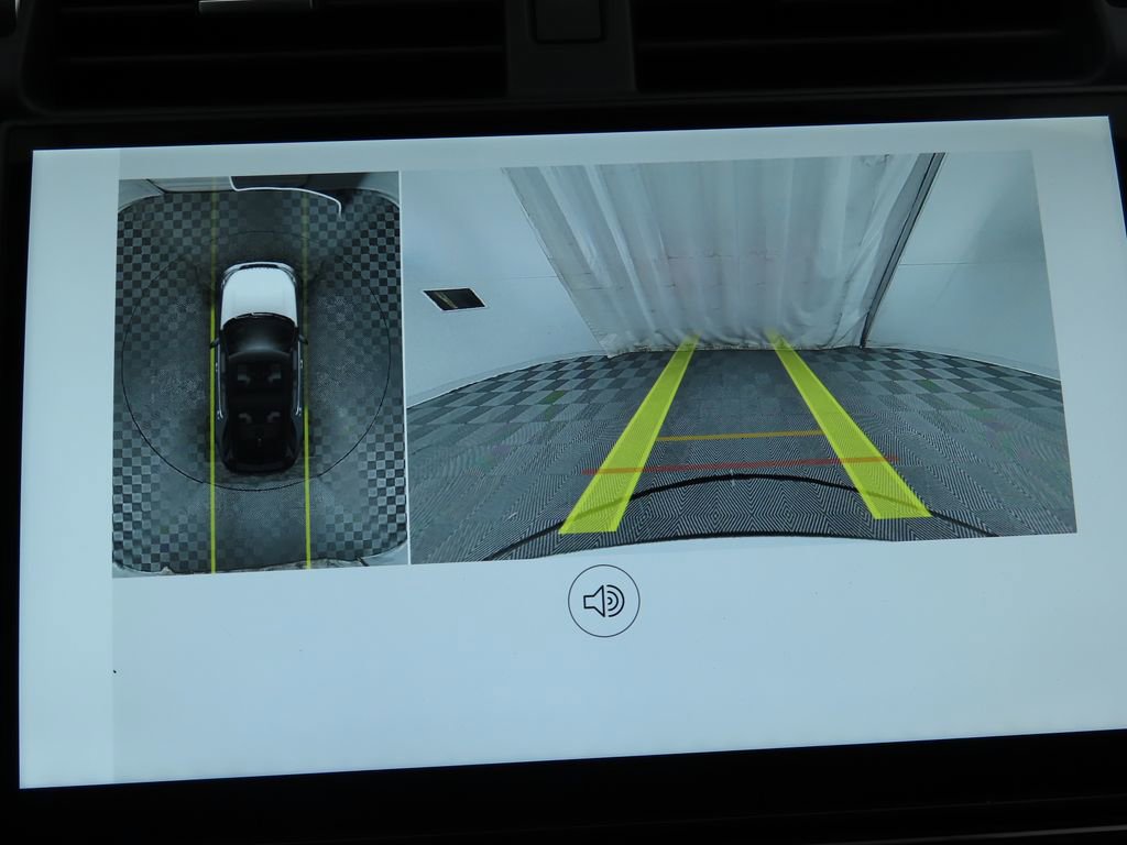 Used 2024 Land Rover Discovery Dynamic SE image 15