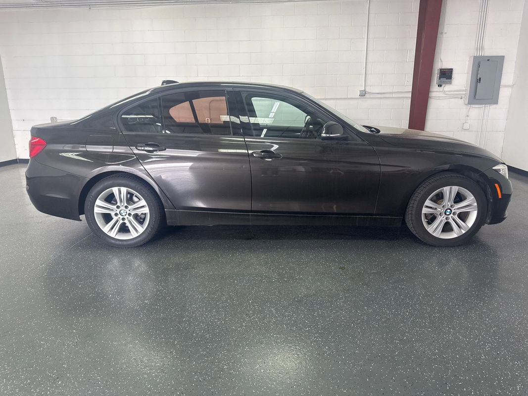 Used 2016 BMW 328i xDrive Sedan AWD/4WD image 3