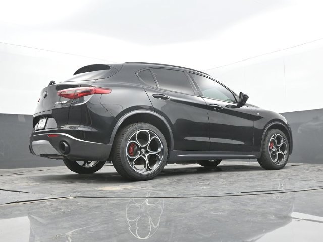 Used 2022 Alfa Romeo Stelvio Ti w/ Active Assist Plus Package AWD/4WD image 57