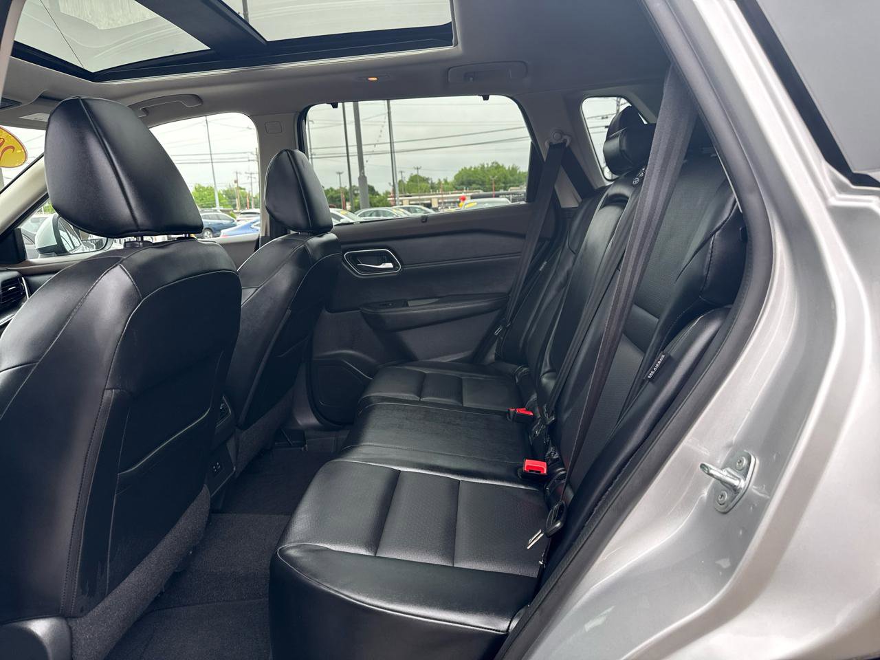 Used 2021 Nissan Rogue SV w/ Premium Package FWD image 18