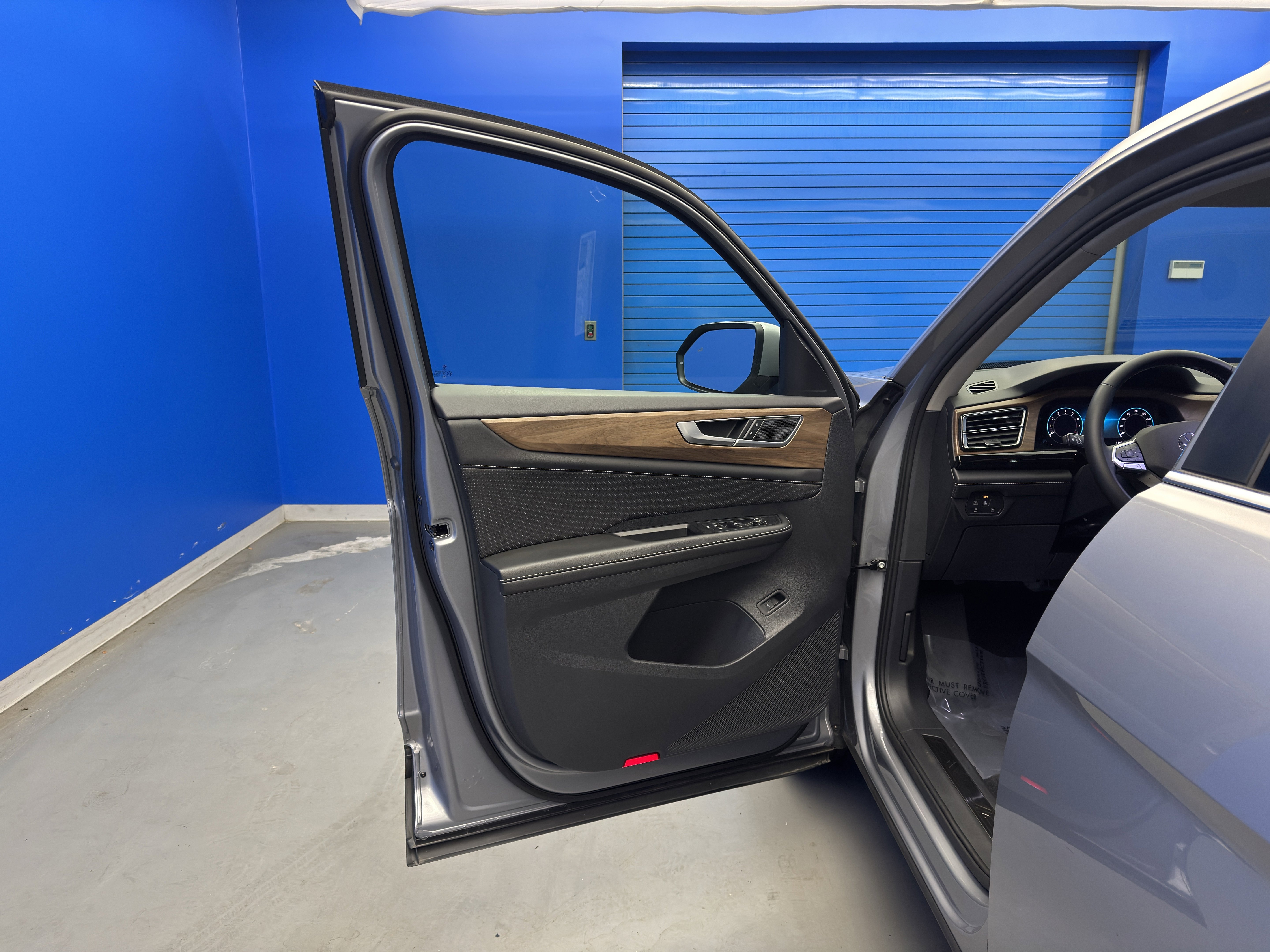 Certified 2025 Volkswagen Atlas SE w/ Panoramic Sunroof Package image 10