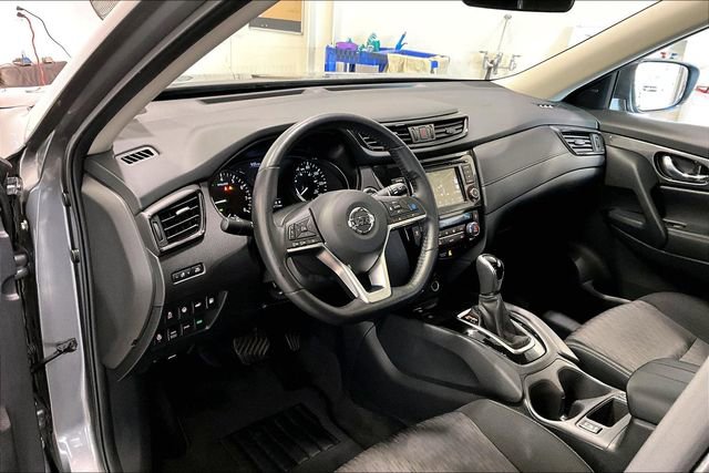 Used 2019 Nissan Rogue SV w/ Premium Package image 17