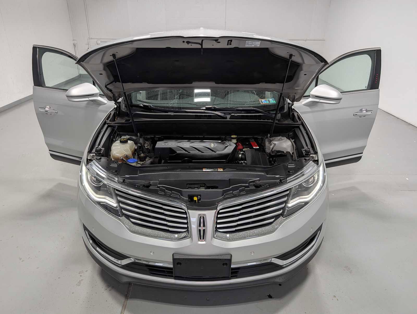 Used 2017 Lincoln MKX Reserve image 13