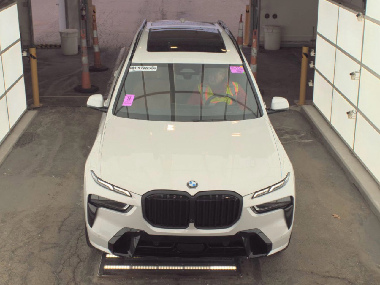 Used 2025 BMW X7 xDrive40i w/ M Sport Package image 8