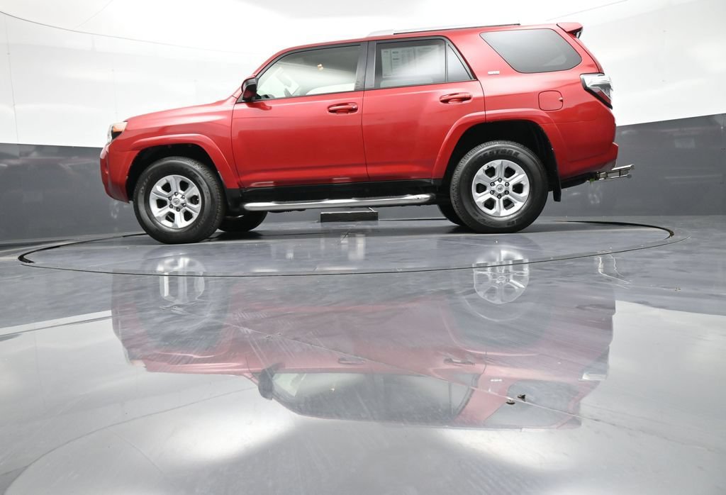 Used 2016 Toyota 4Runner SR5 AWD/4WD image 31