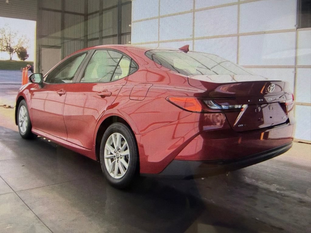 Used 2025 Toyota Camry LE FWD image 5
