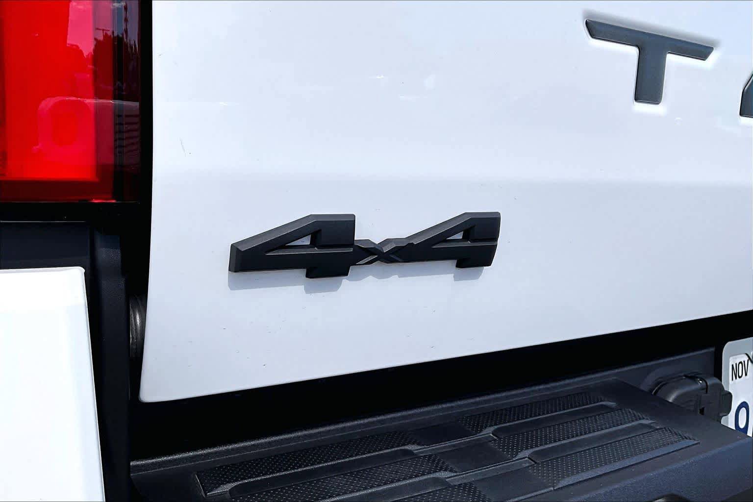 Used 2024 Toyota Tacoma SR5 AWD/4WD image 30