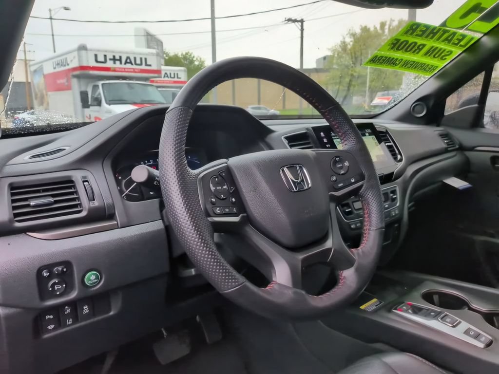 Used 2025 Honda Passport TrailSport image 29