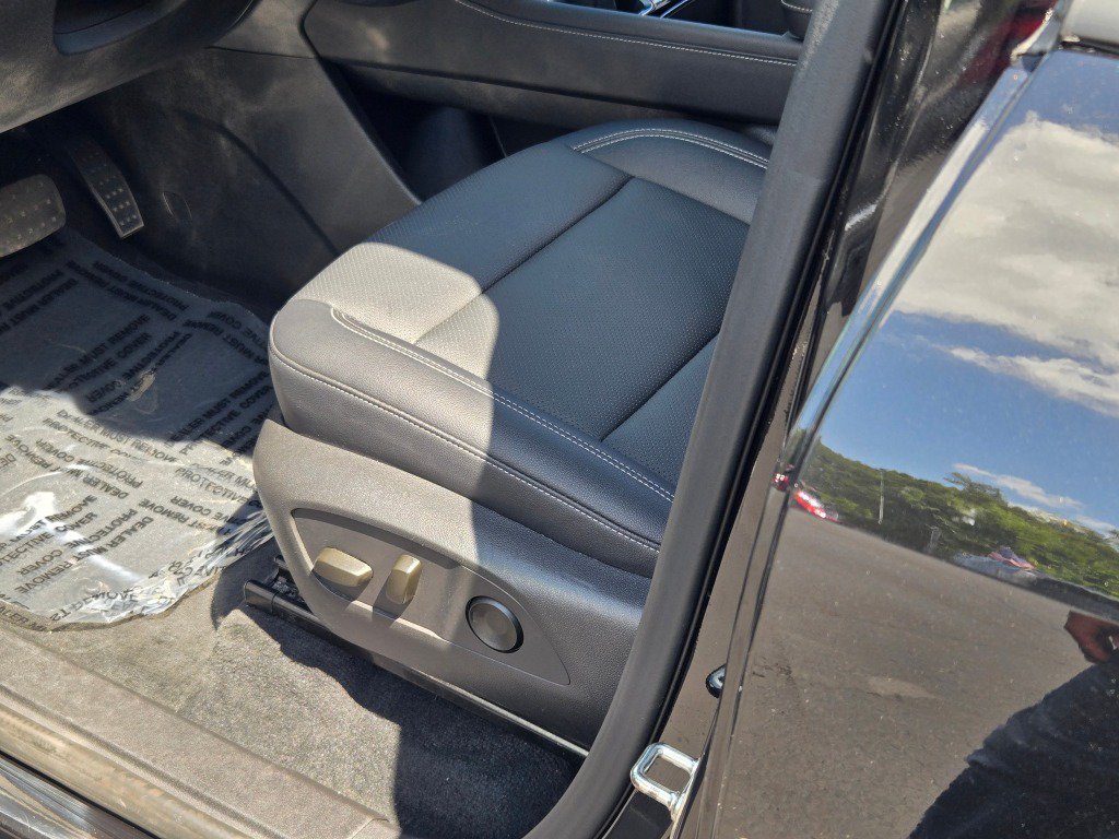 Used 2026 Chevrolet Traverse LT AWD/4WD image 25